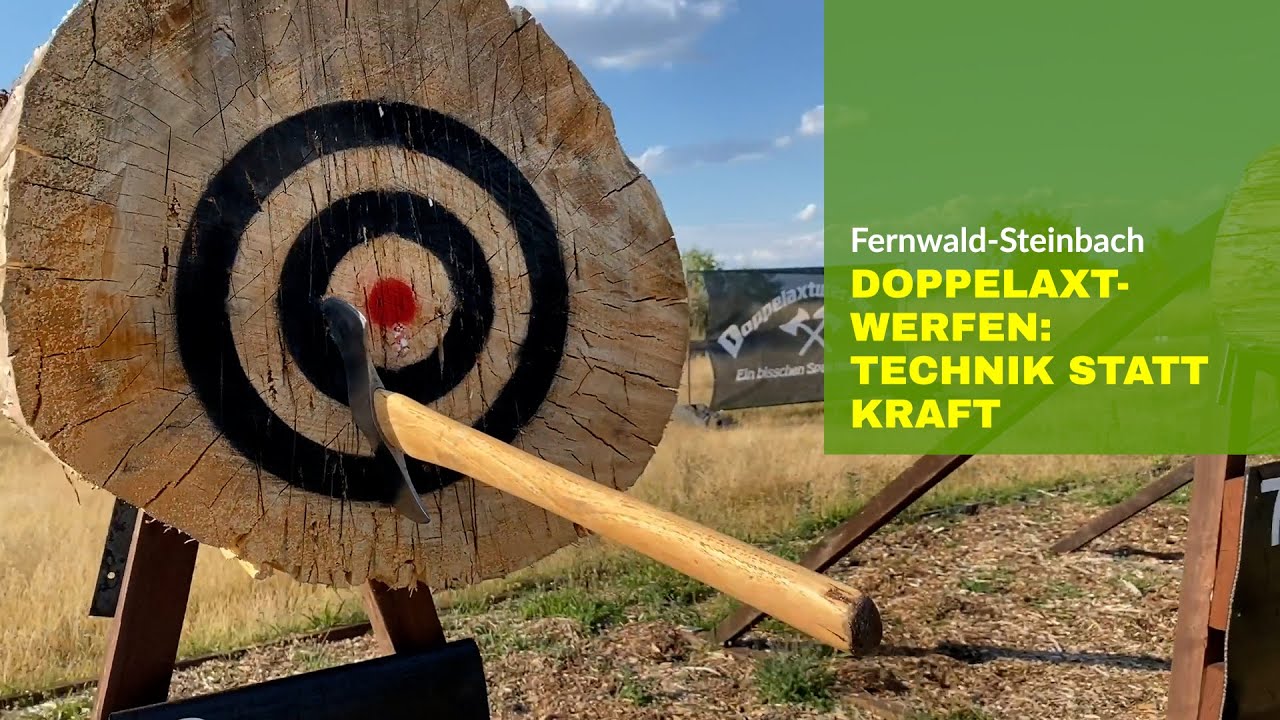 FFH-Reporterin probiert Doppelaxtwerfen aus