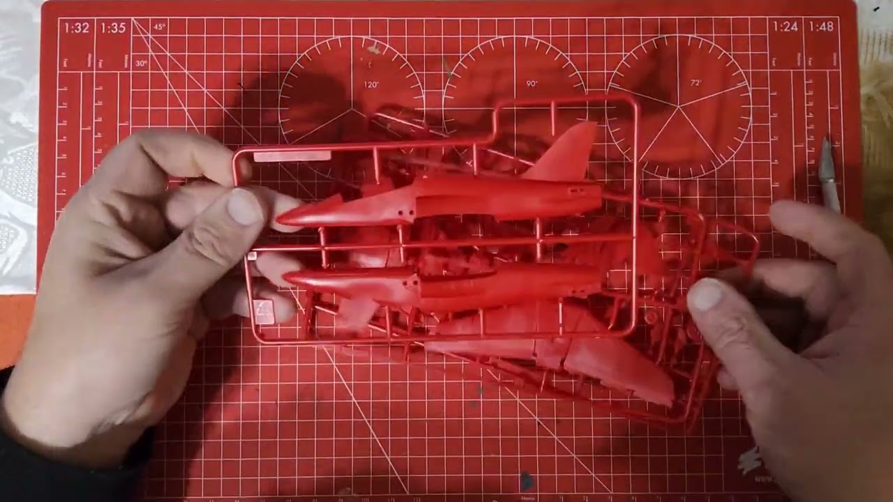 Airfix RAF Red Arrows Hawk Unboxing Video 
