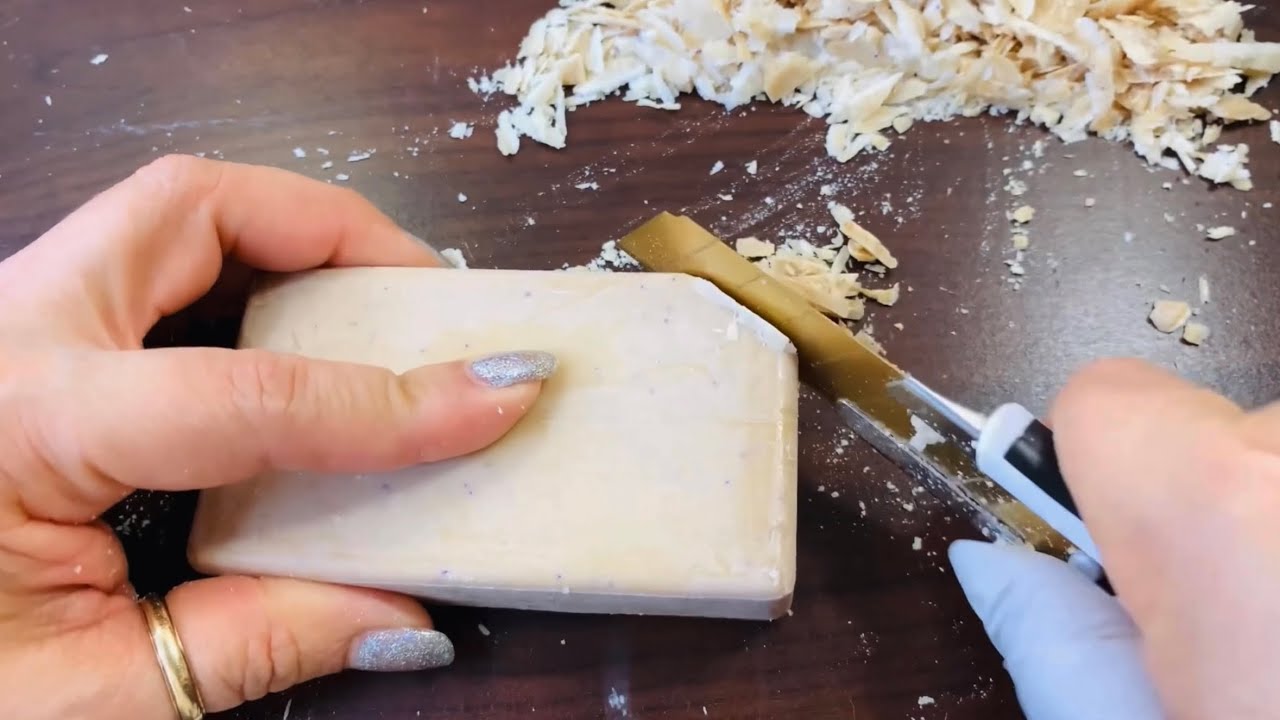 CUTTING BAR SOAPS NORMAL AND ON THE TABLE 🔪