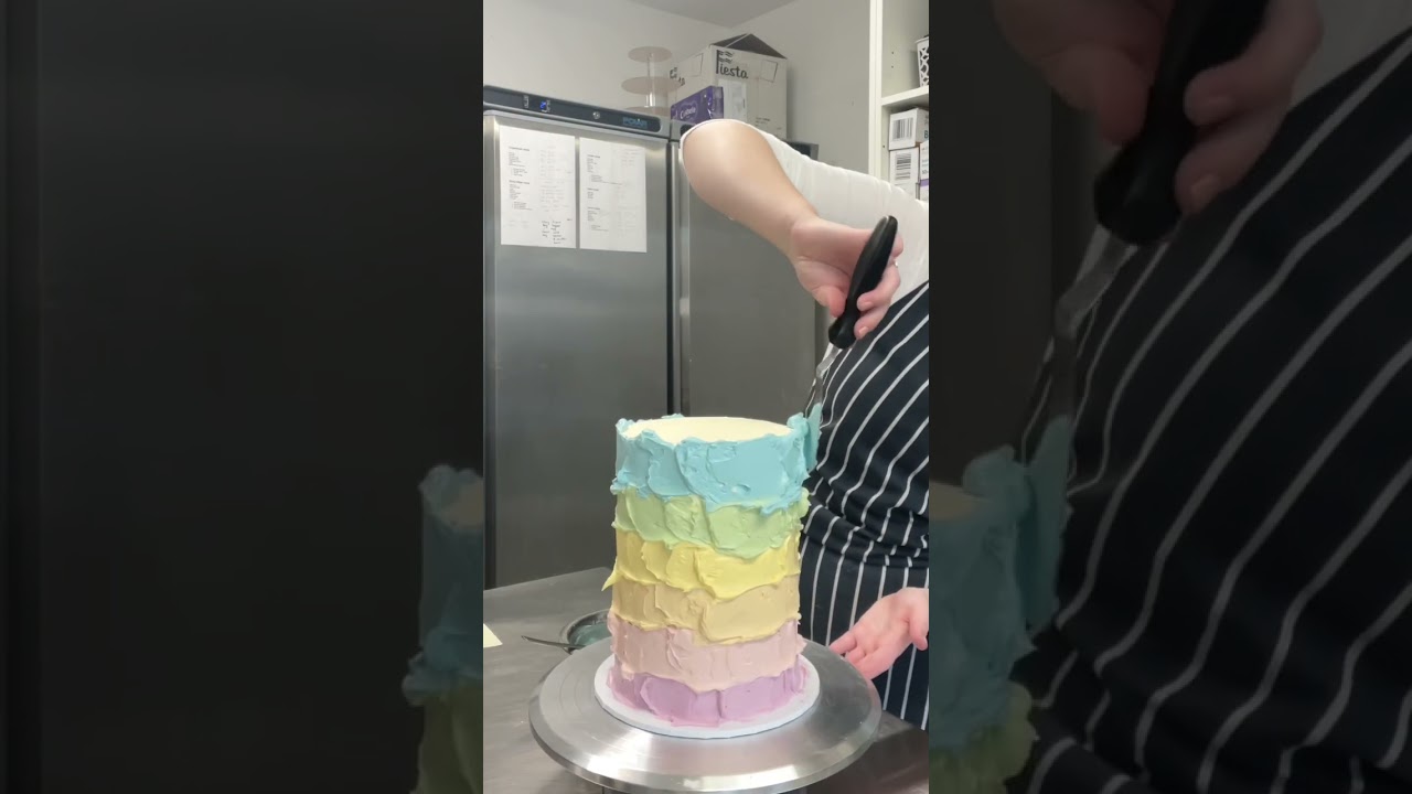 Make a rainbow cake! #cake #cakedecorating #baking #rainbowcake