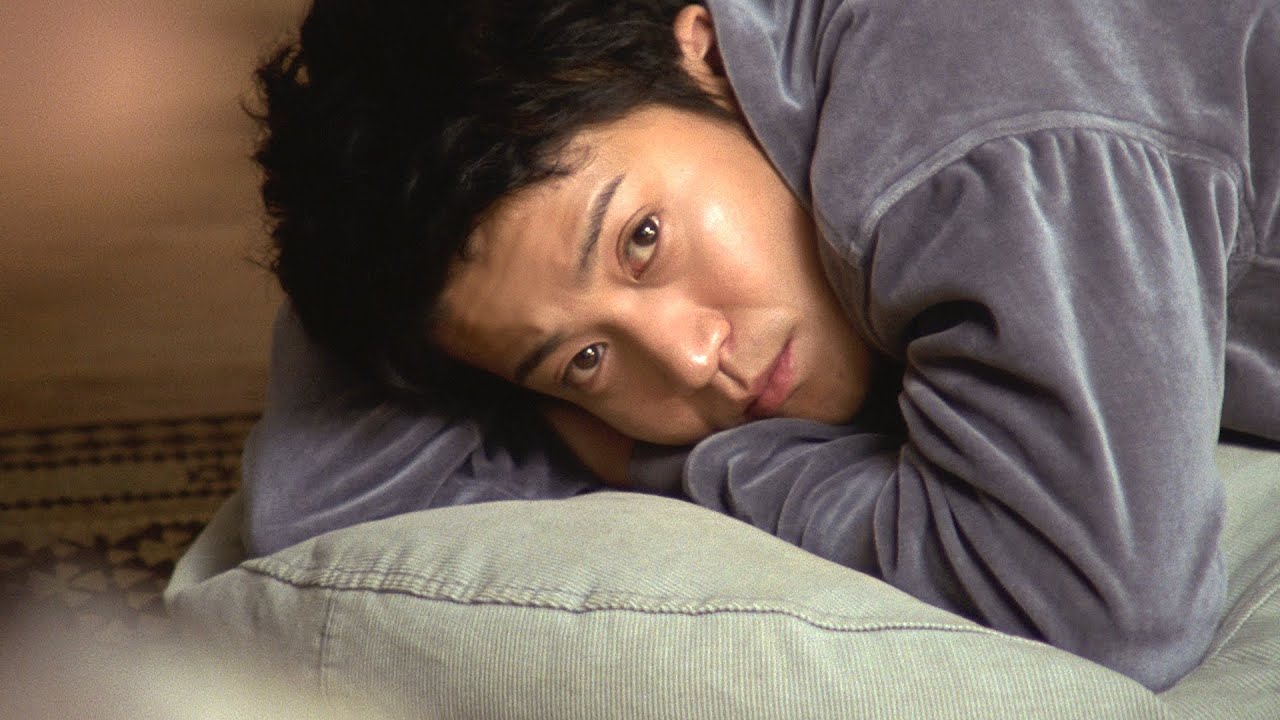 小栗旬、家事で疲れた女性へのごほうびは「にゃあ！」　猫を演じるため「3日3晩寝ずに考えてきた」　江崎グリコ『プリッツ』新CM「猫」篇＆メイキング