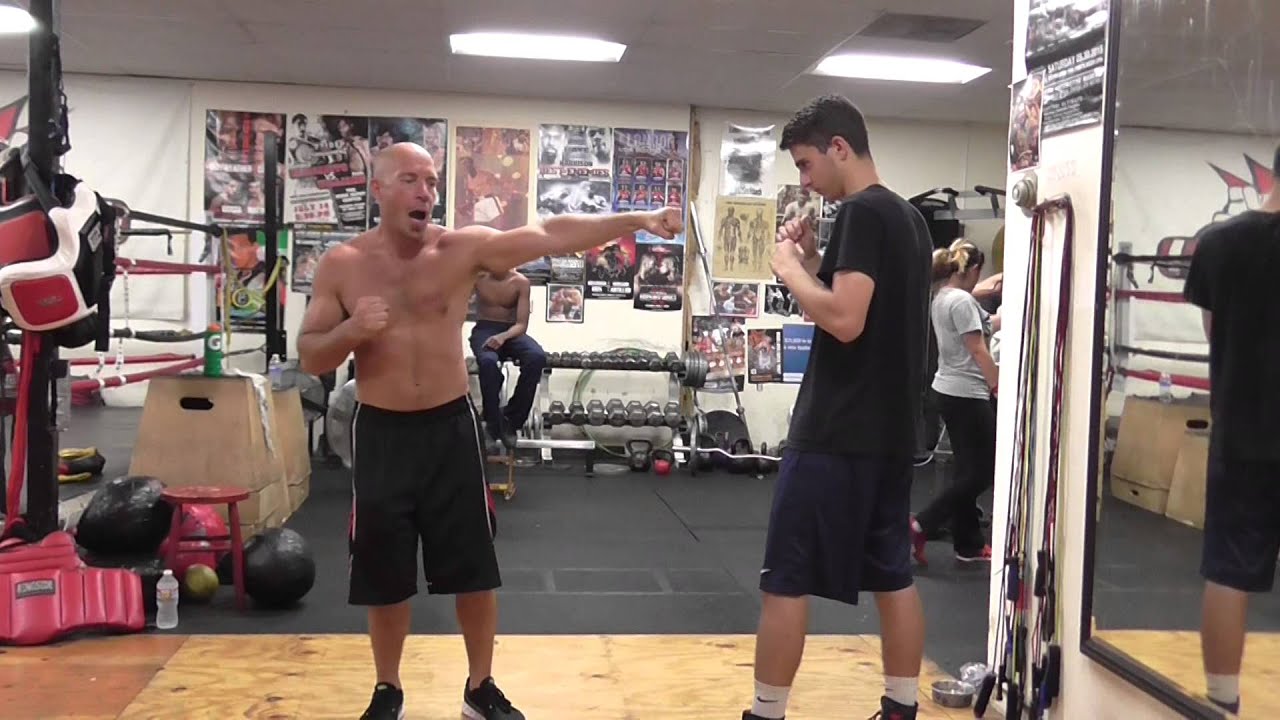 how to throw the powerful short hook like mike tyson - EsNews boxing