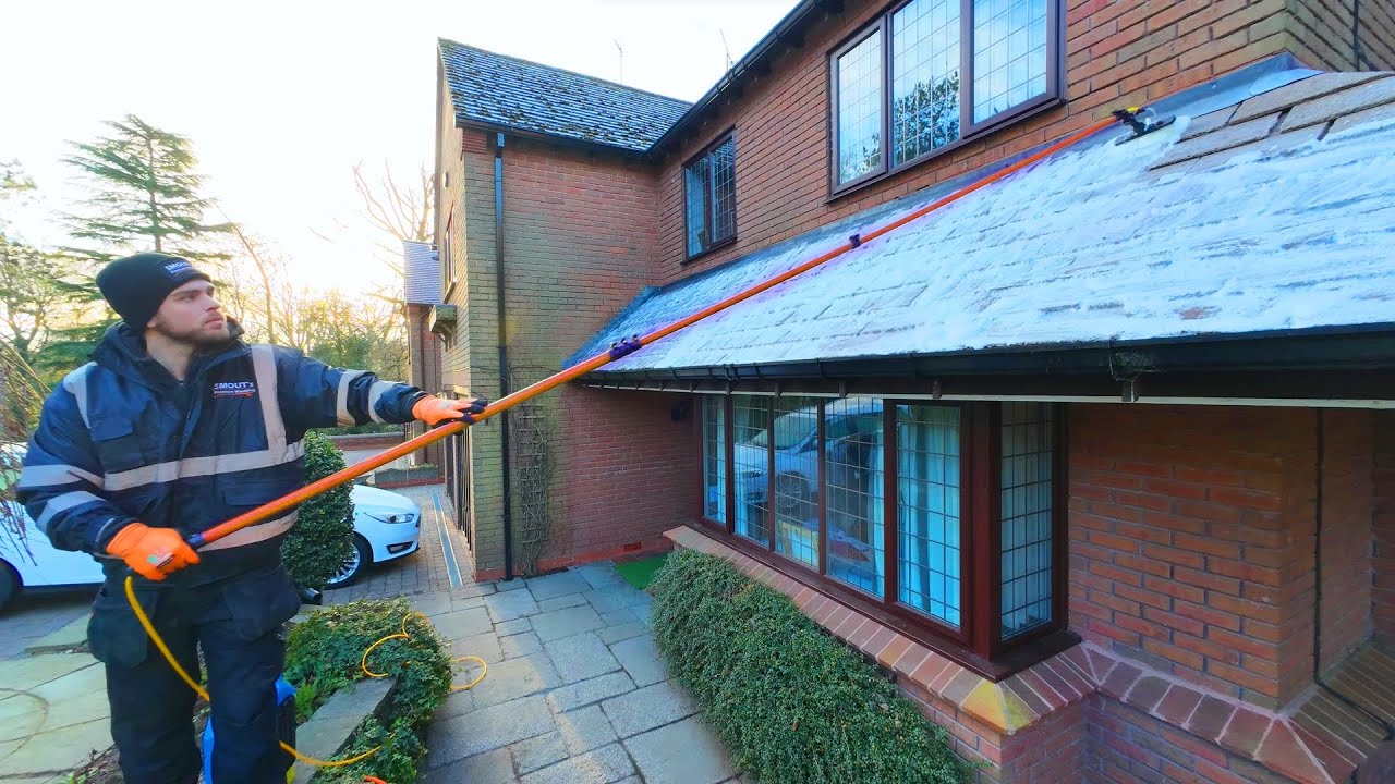 Pressure Washing a roof for the FIRST TIME!