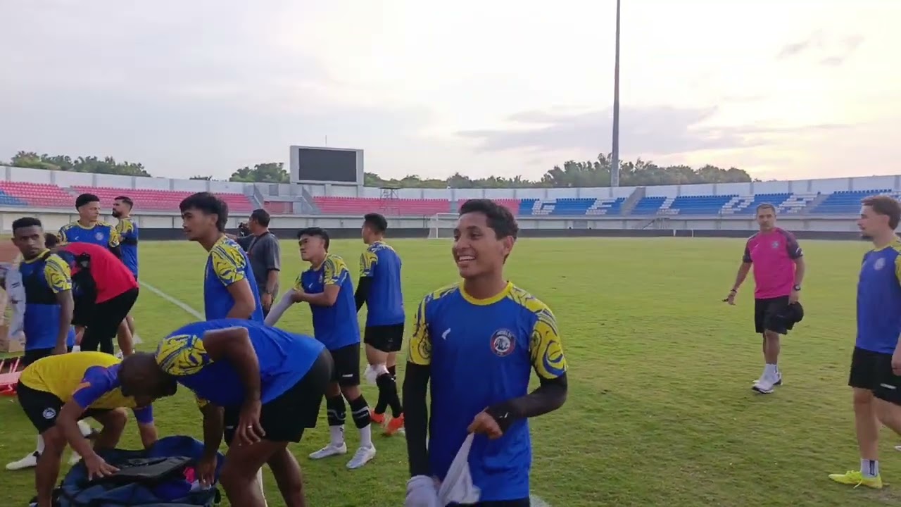 Arema FC Lakukan OT di Stadion Ratu Pamelingan Pamekasan! 