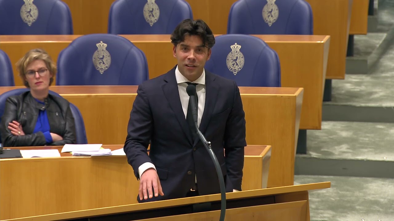 Plenair debat over verplicht stellen van een vertrouwenspersoon voorgezeten door Roelien Kamminga 02