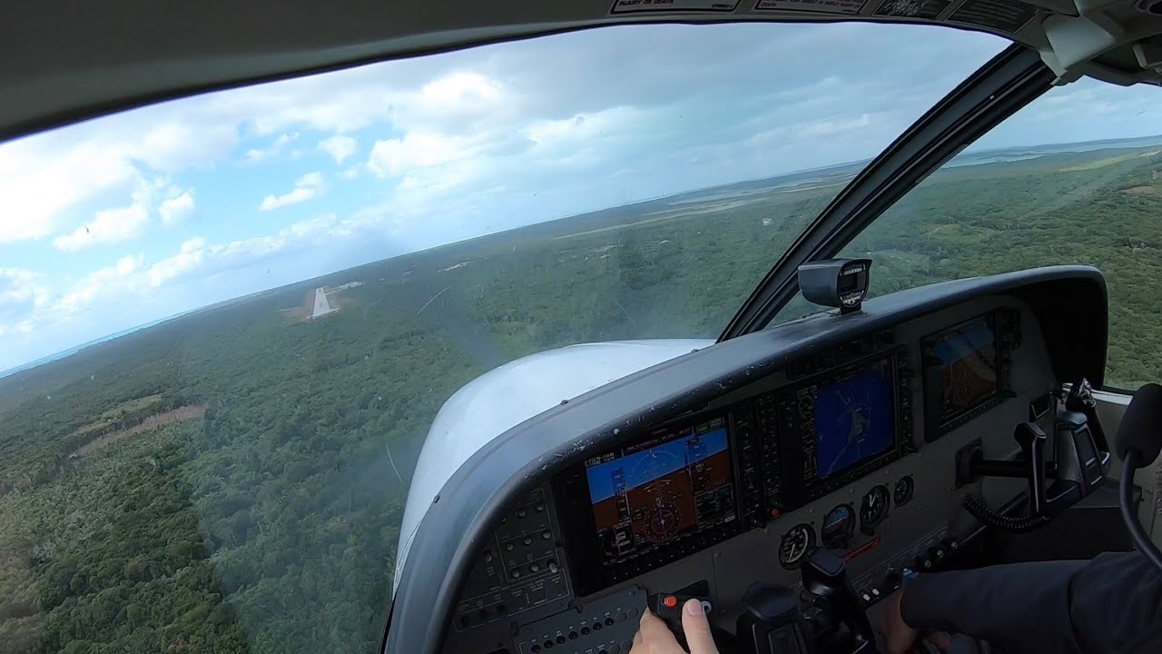 Landing runway 25 in windy conditions at North Eleuthera (ELH/MYEH), The Bahamas