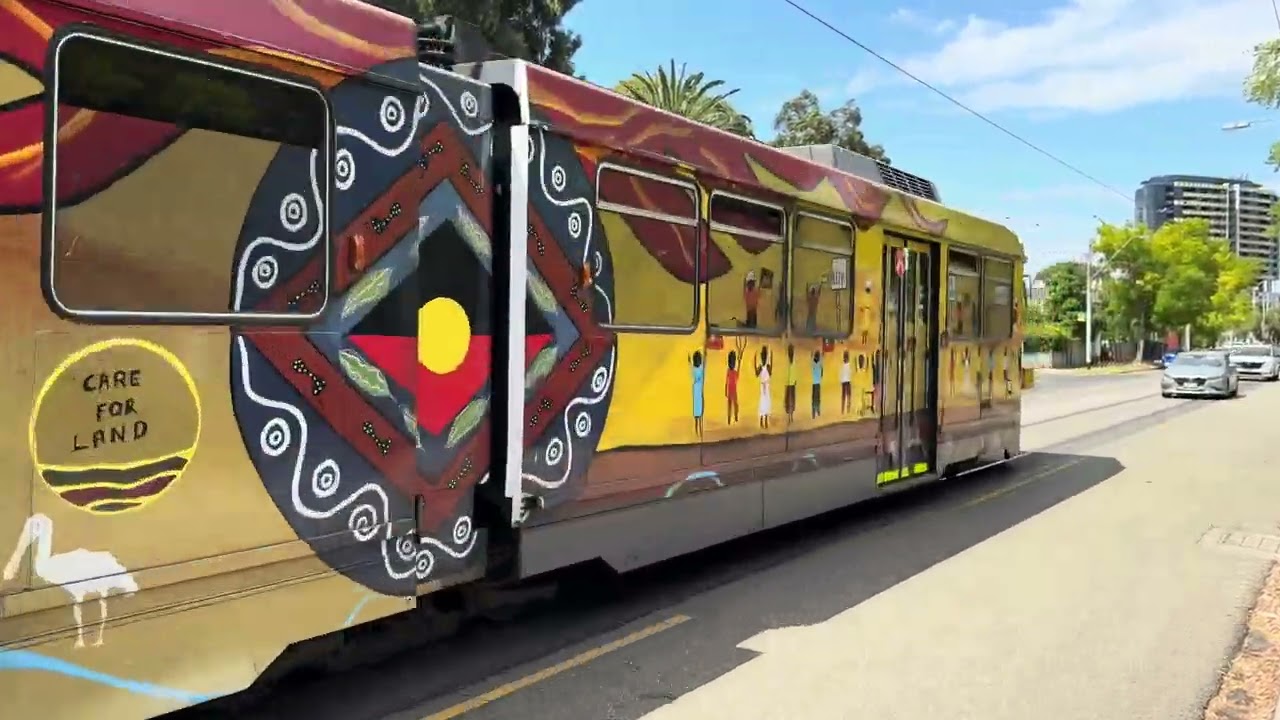 Tram Indigenous Art | Yarra Trams B2 Class No. 2017