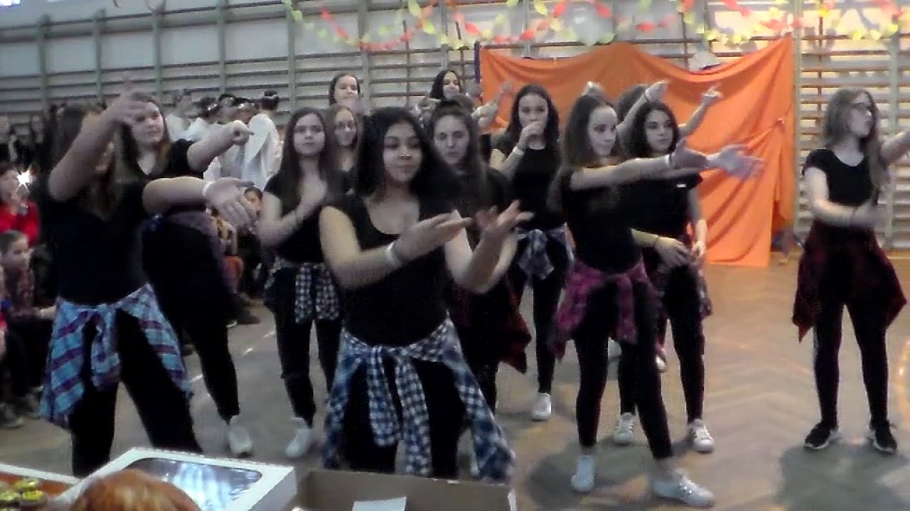 2017.02.23. Felsős farsang 6.b