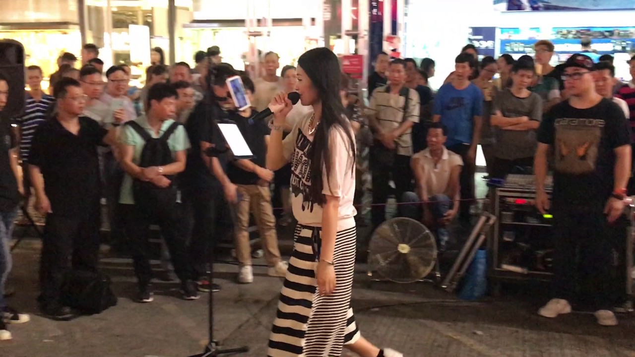 讓一切隨風「柔情演繹B哥哥代表作，好耐冇聽，好聽」(2017-07-30)香港街頭藝人及唱作音樂人彭梓嘉老師