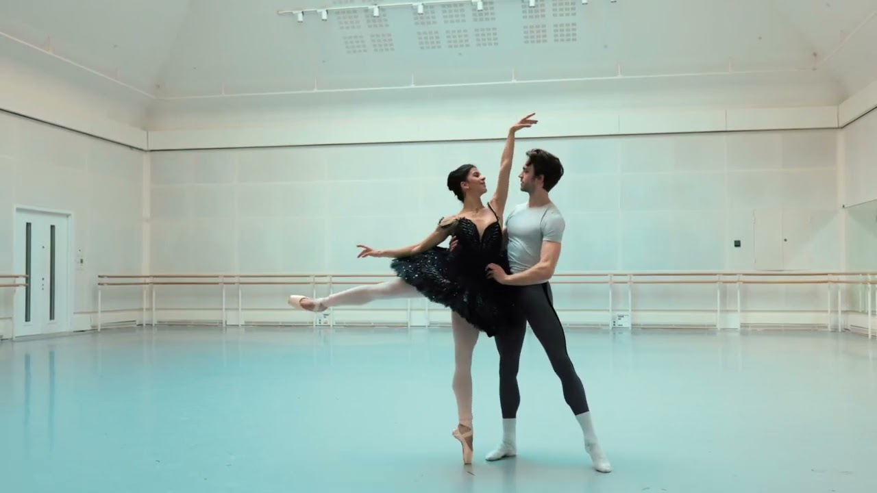 Swan Lake pdd with Mayara Magri and Matthew Ball