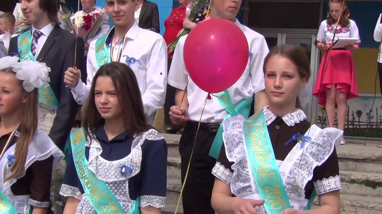 Последний звонок.Вальс перед школой №9.