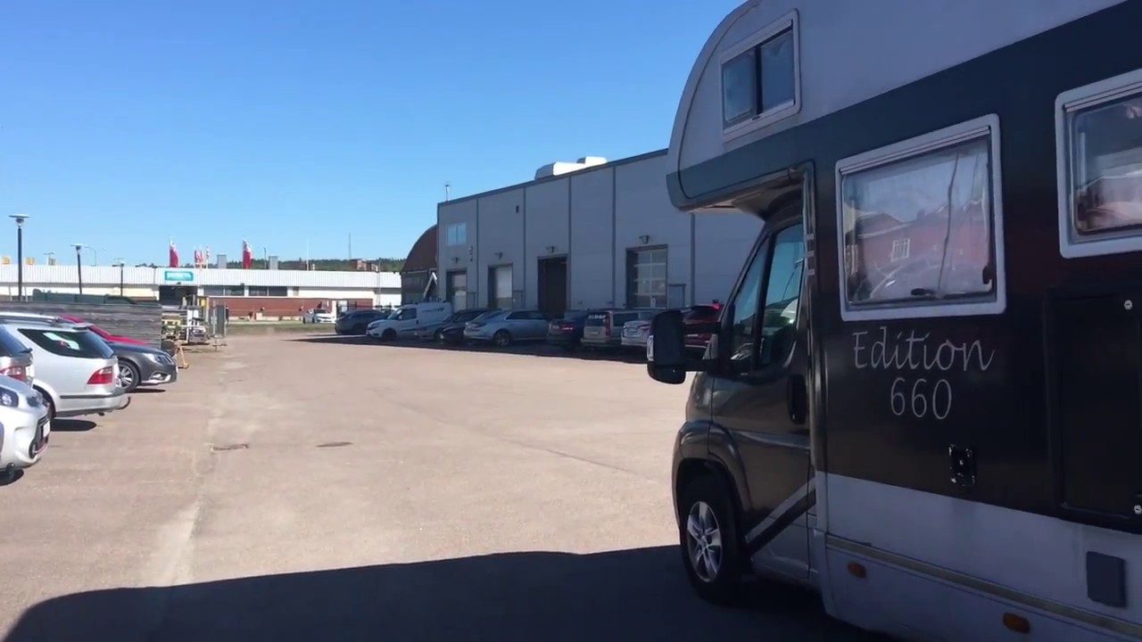 Trasig husbil efter verkstaden.