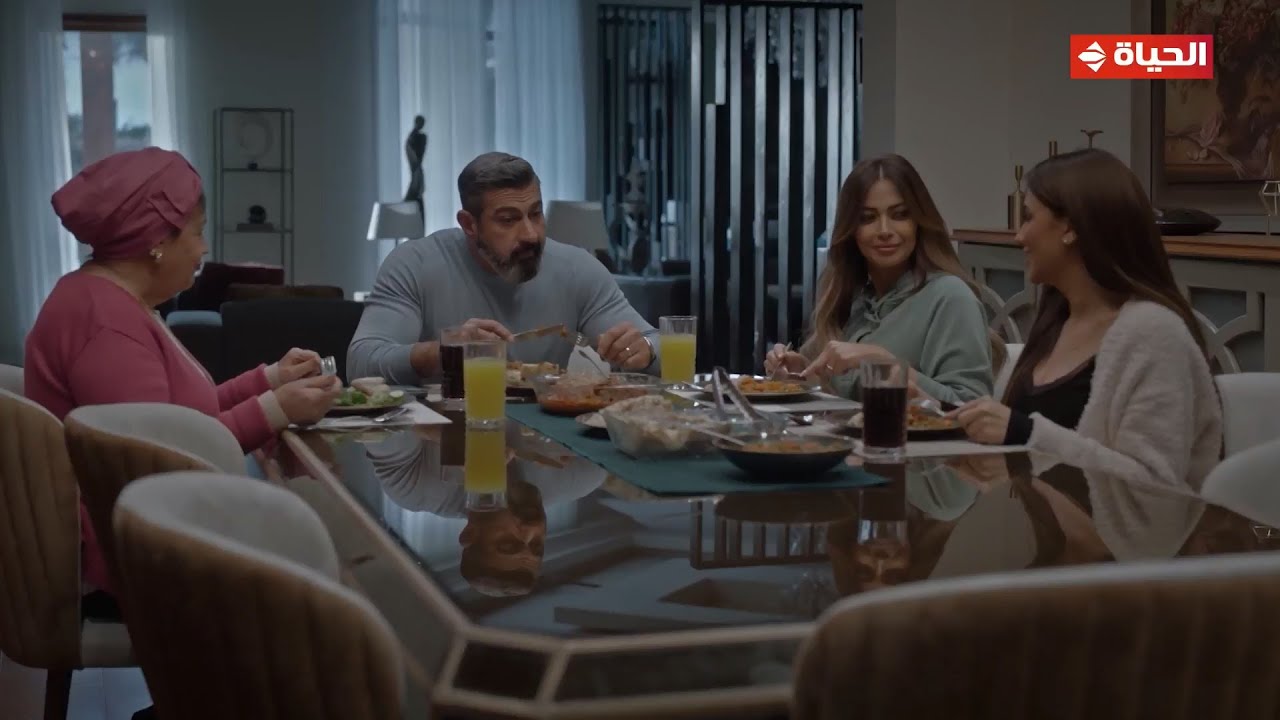 علاقة مشروعة - عمرو فعلا بين نارين.. مراته وعشيقته على ترابيزة واحدة!!