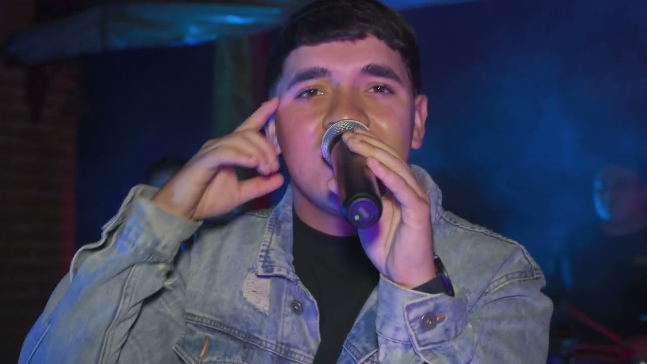 SIN RUMBO - BESAR TU PIEL - MUEVE TUS CADERAS ( Videoclip Oficial )