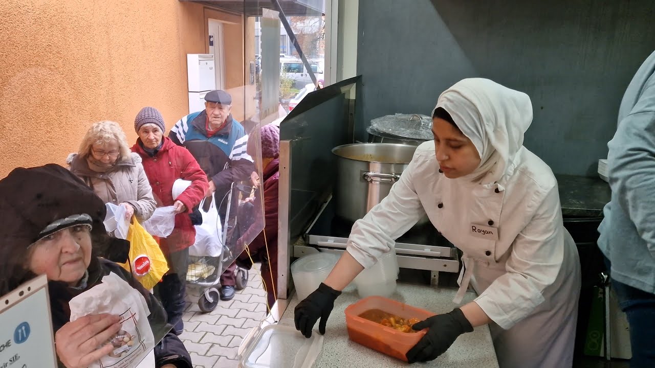 Alfons Goppel Schulzentrum spendet Essen für die Suppenküche