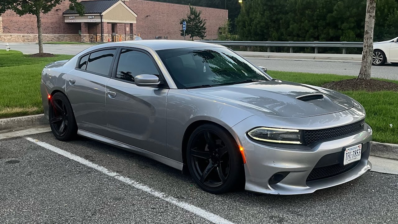 Точка зрения шоссе CHARGER RT (громкие переключения на пониженную передачу / безумные рывки)