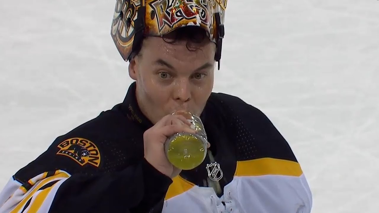 Tuukka Rask accidentally leaves net in tie game