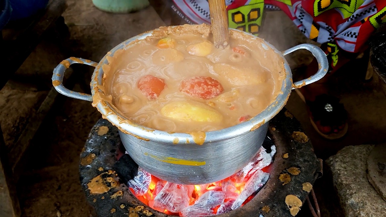 Деревенская кухня | Суп из арахиса и коконте | Традиционный ганский рецепт