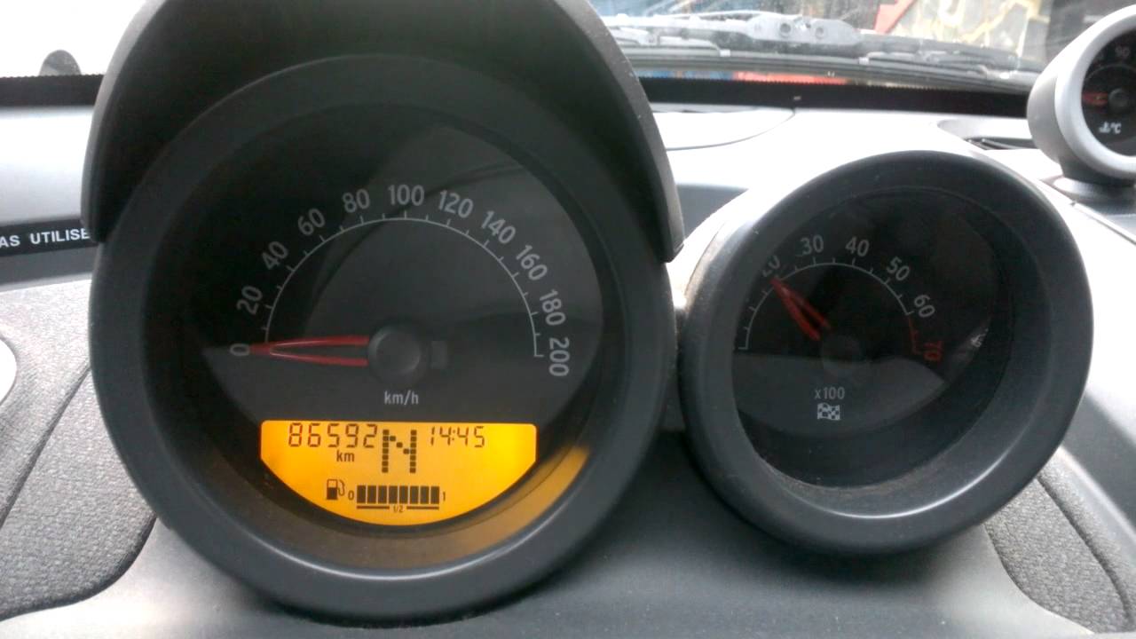 Smart Roadster 2004 flashing indicators
