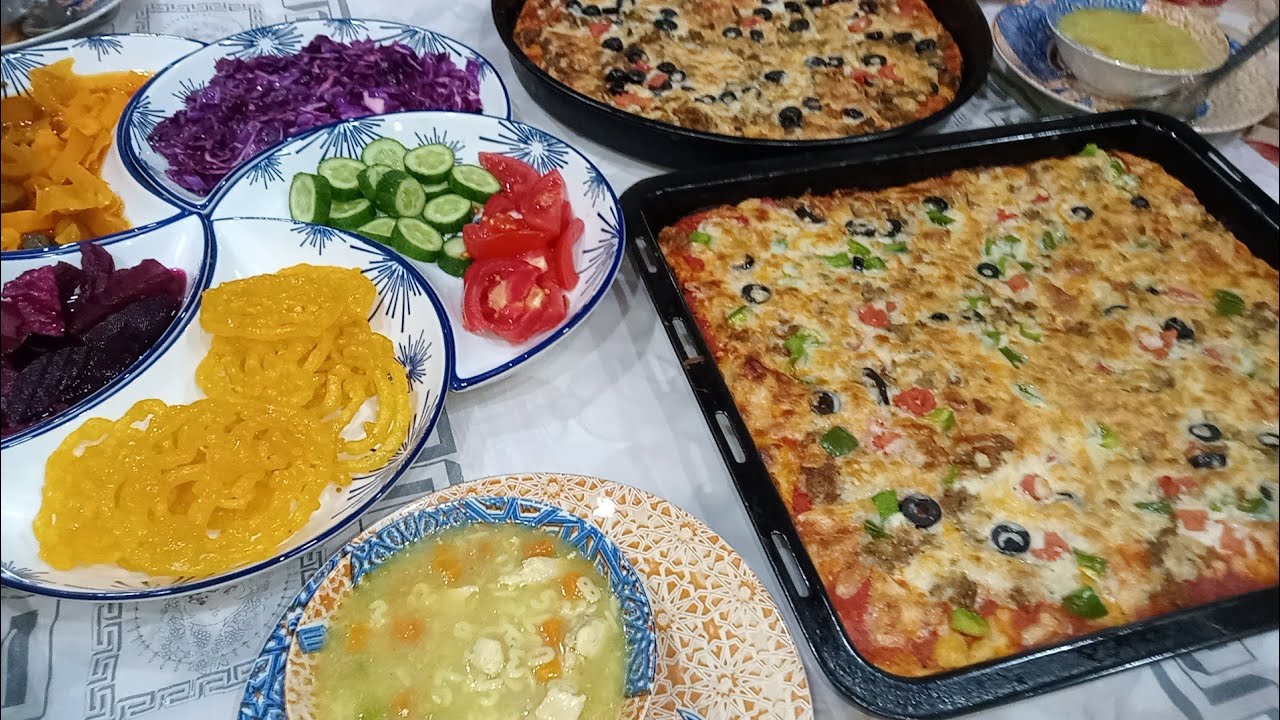 فطور ٥رمضان بيتزا باللحم المثروم واطيب شوربة خضار 