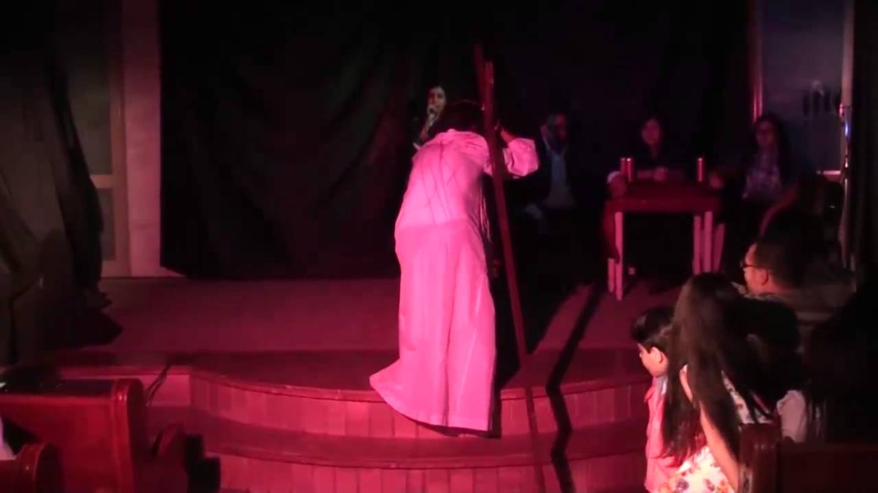 مسرحية ليلة عيد القيامة بكنيسة المسيح محرم بك 11/ 4/ 2015