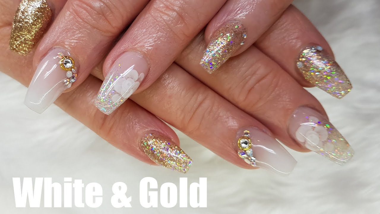 WHITE AND GOLD ACRYLIC NAILS DESIGN