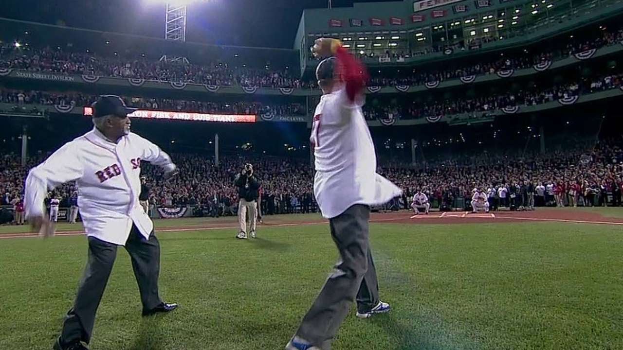 Tiant, Fisk throw ceremonial first pitch