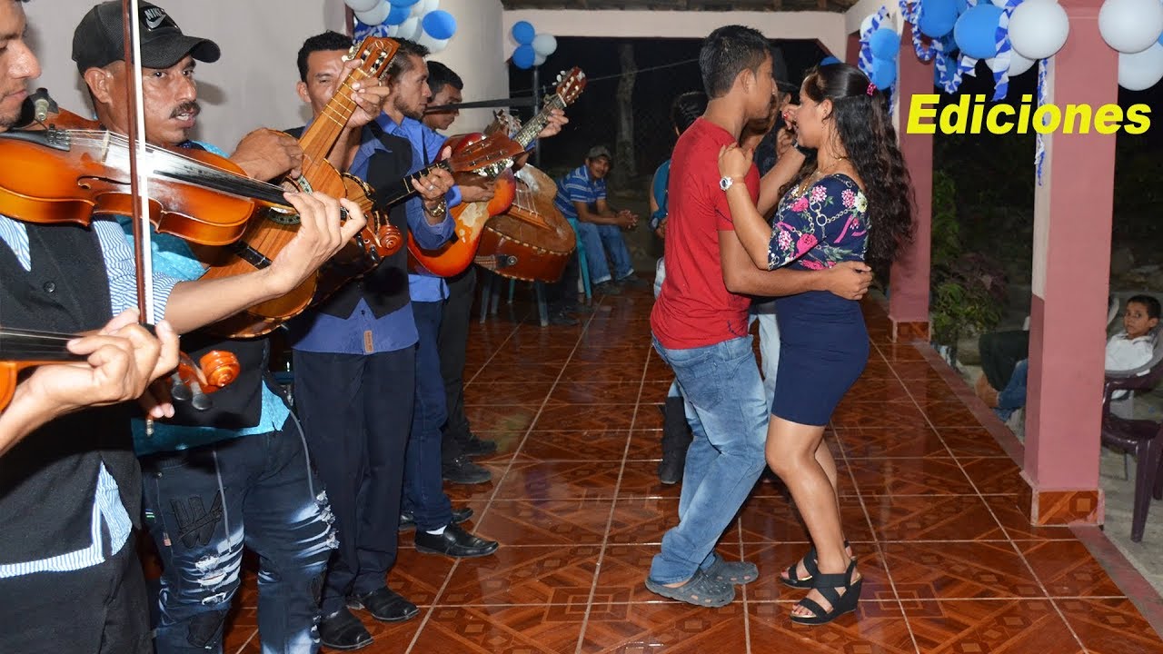 Despedida de solteros #6 la novia Xenia le entra al baile con todo - Ediciones Mendoza