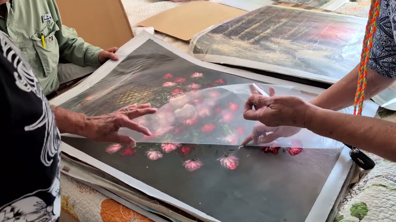 Изучение оригинальных фотографий, плакатов и картин маслом.
