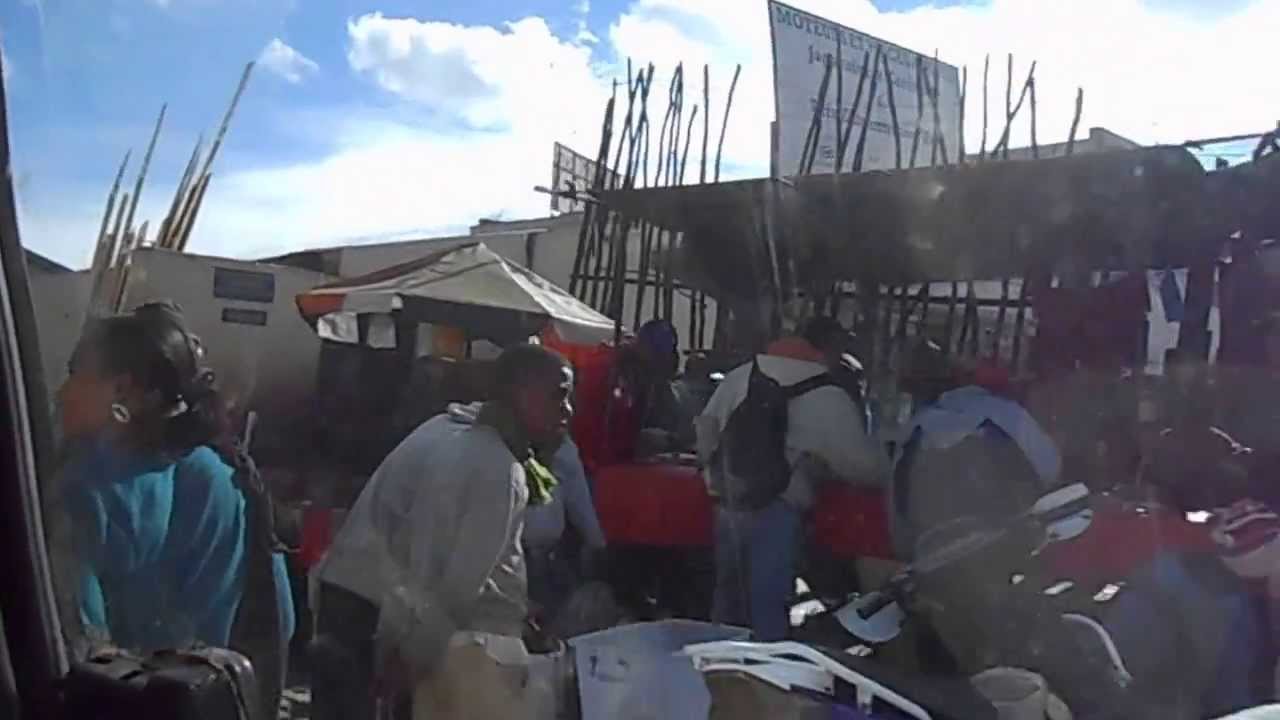 Sortie de la banlieue de Tananarive, d&eacute;part pour Mampikony.