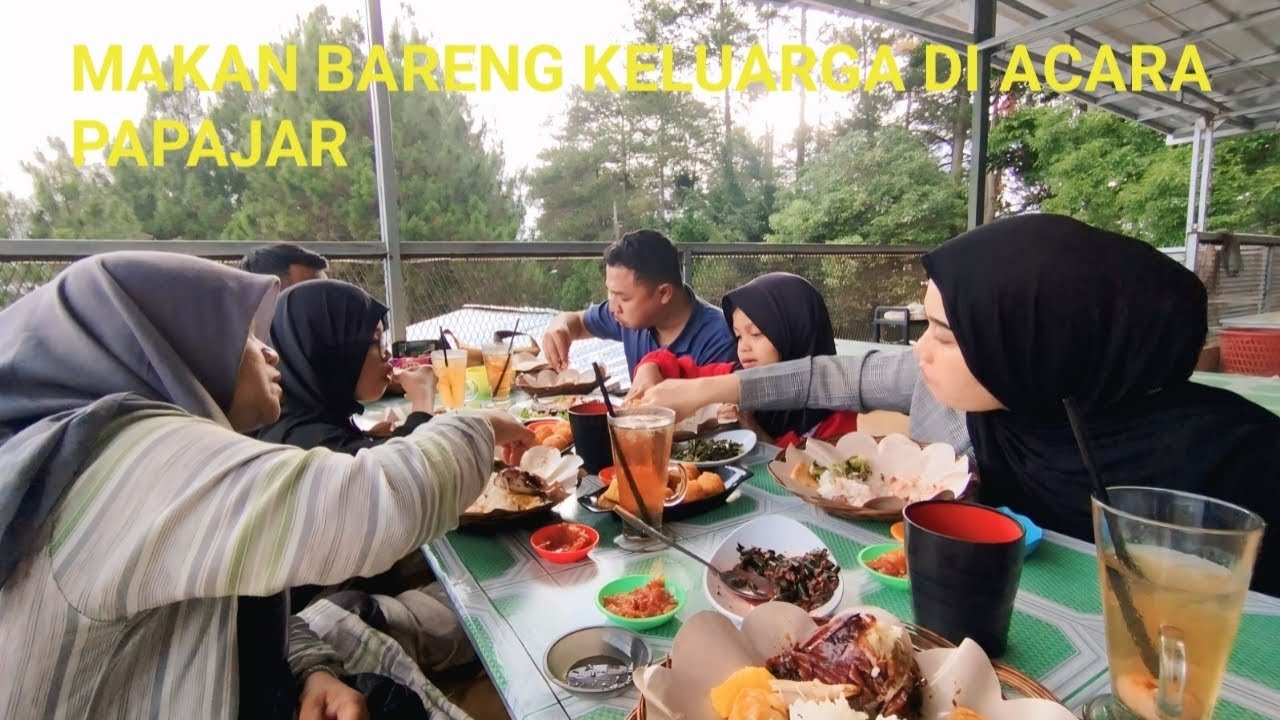 NIKMATI Makan Bersama Bareng Keluarga Di Acara Papajar. 
