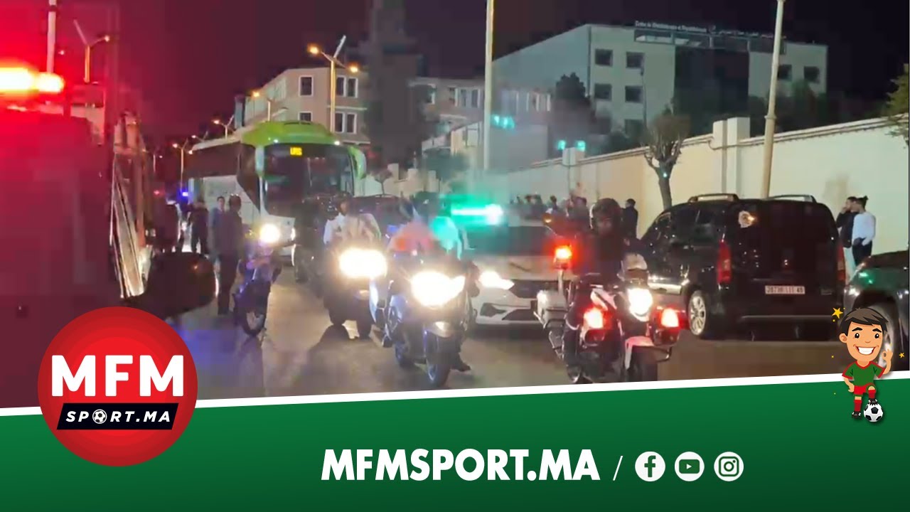 لحظة مغادرة الفريق الجزائري لملعب بركان وسط حسرة وتأثر لمسؤوليه ولاعبيه