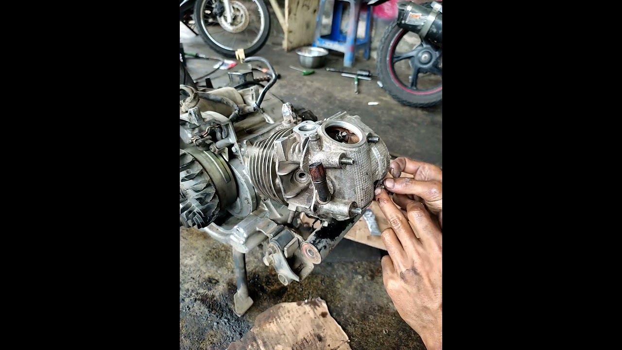 Proses pemasangan mesin yamaha mio skir klep bersihkan kerak bandel