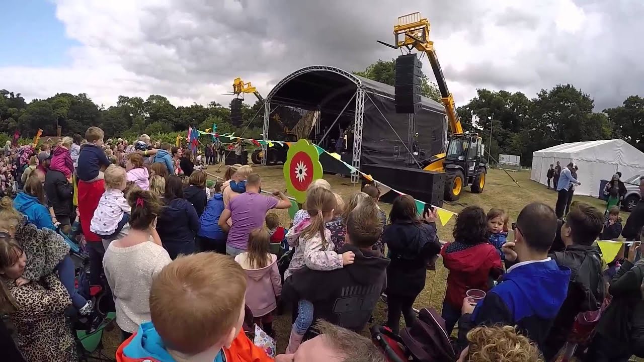 Justin Fletcher at Jimmys farm festival 2015