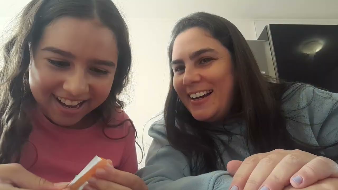 Manuella & Bruna Valdez Em...Experimentando doces diferentes em Portugal 🇵🇹 