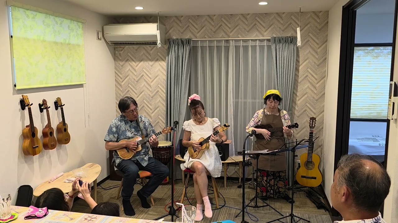 グアバジャム(ウクレレソロ)レレデボッサチーム(アロハちゃん、あんりさん、なみちゃん)@なみカフェOM😅