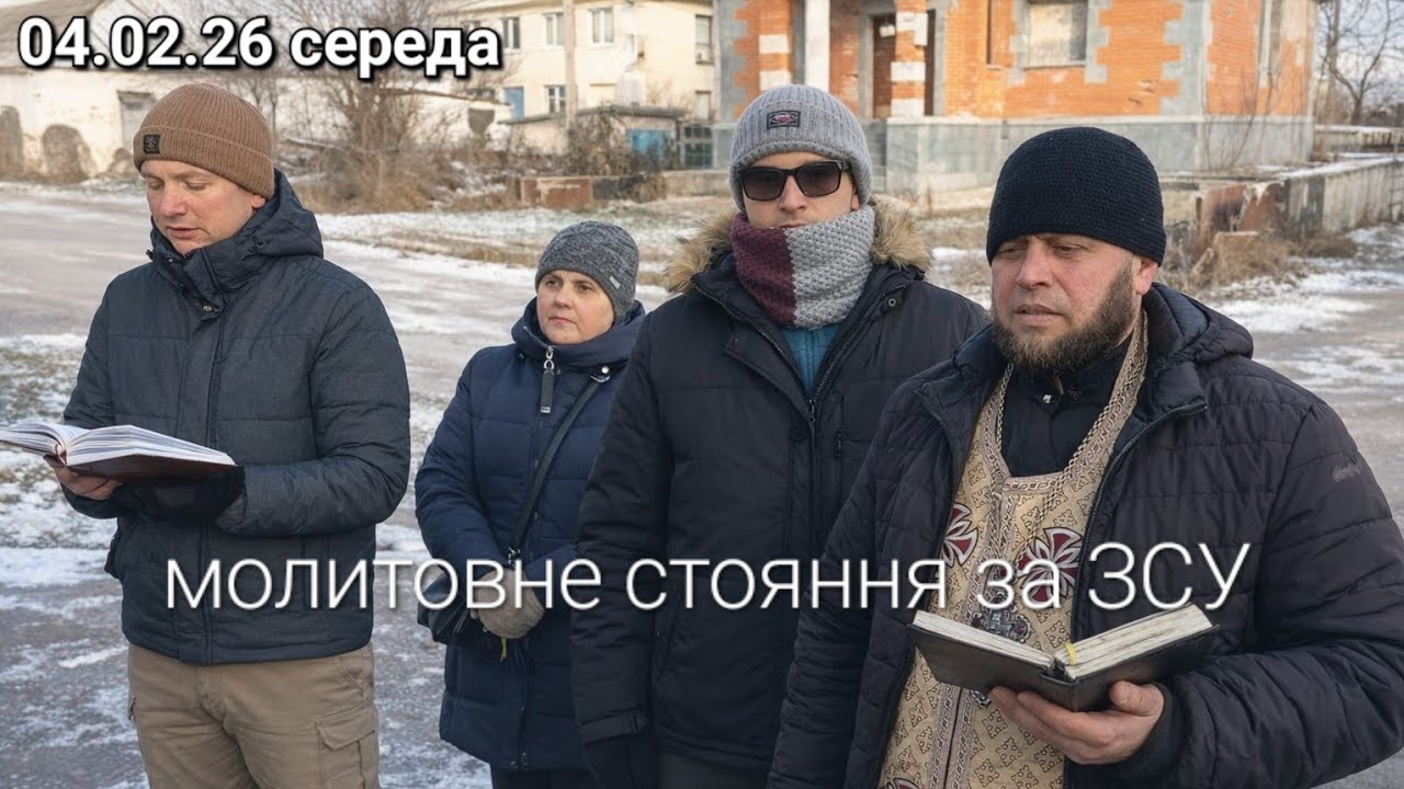 Молитва за 🇺🇦ЗСУ💣  під замкненими ворітьми московського храму 