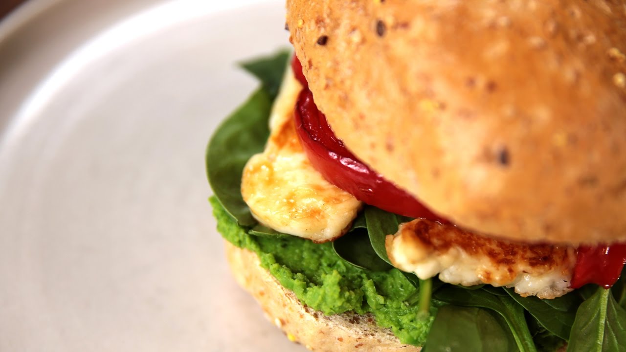 Solo Open Kitchen : Burger v&eacute;g&eacute;tarien &agrave; l&rsquo;halloumi