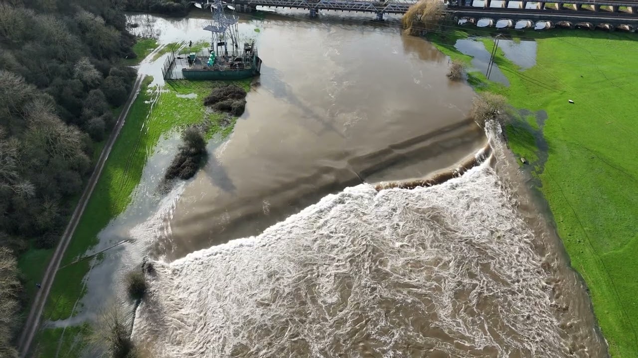 Beeston Weir and Trent Lock Weir in flood also spot the Great Cormorant’s. Music by HENGE
