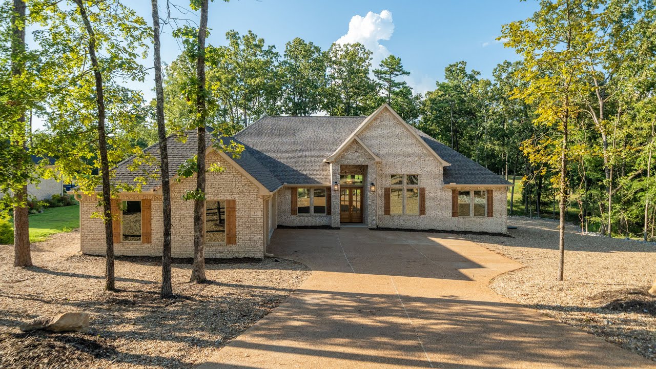 15 Loyola Drive, Hot Springs Village, Arkansas