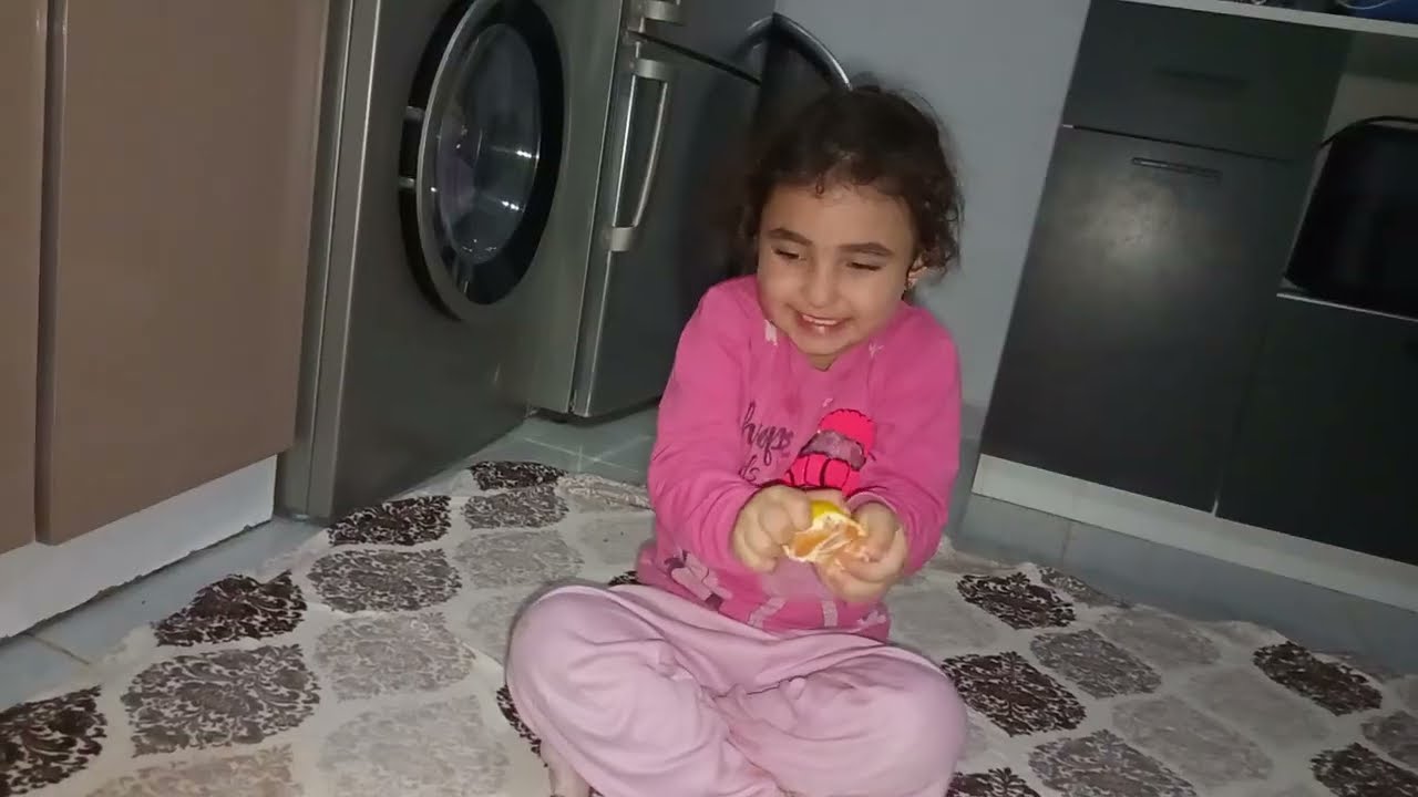 MASAL VE EFE MEYVE YİYORLAR🍊🍇