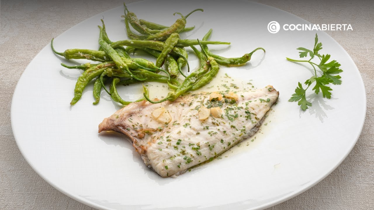 Receta de dorada con refrito y guindillas fritas que te va a encantar
