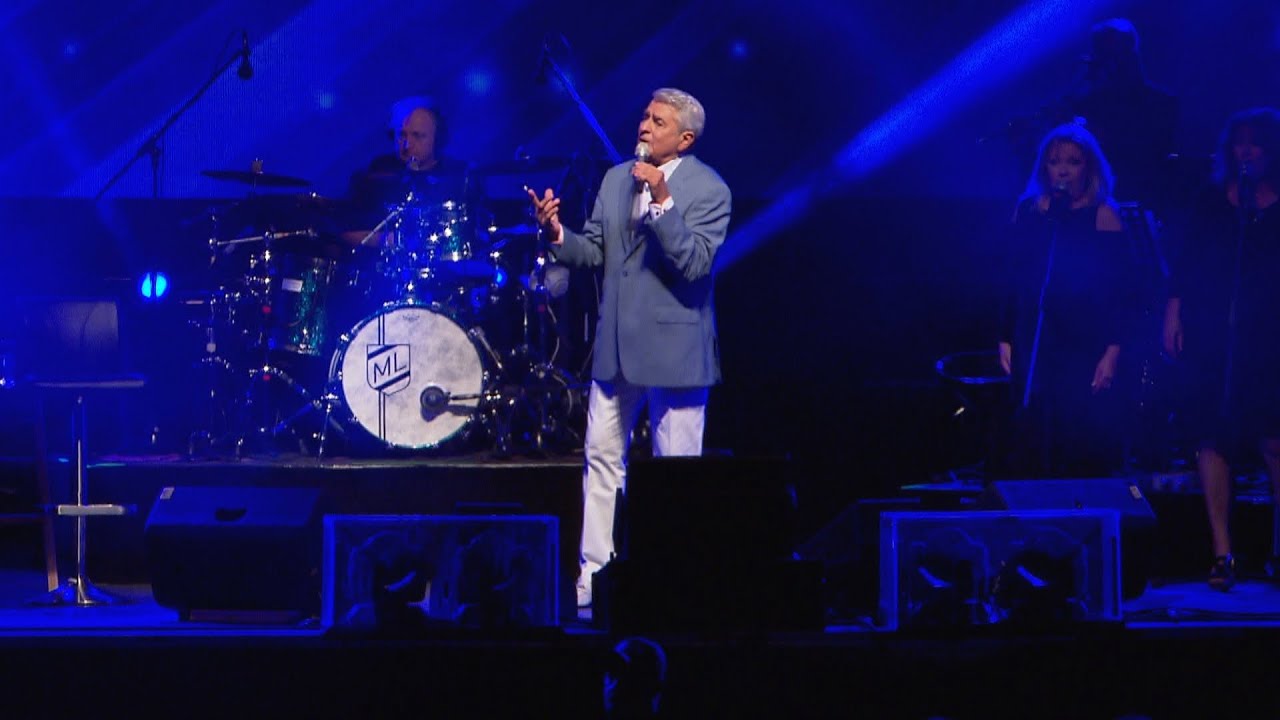 Michel Louvain interprète La dame en bleu au Festival d'été de Québec 2017