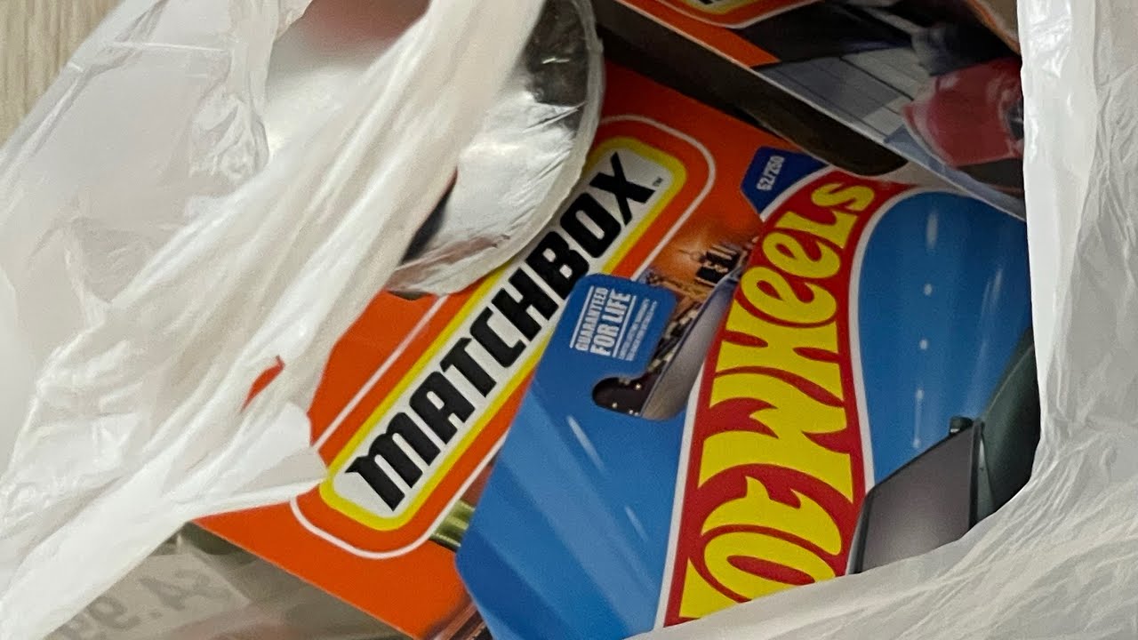 Unboxing Matchbox and Hot Wheels.