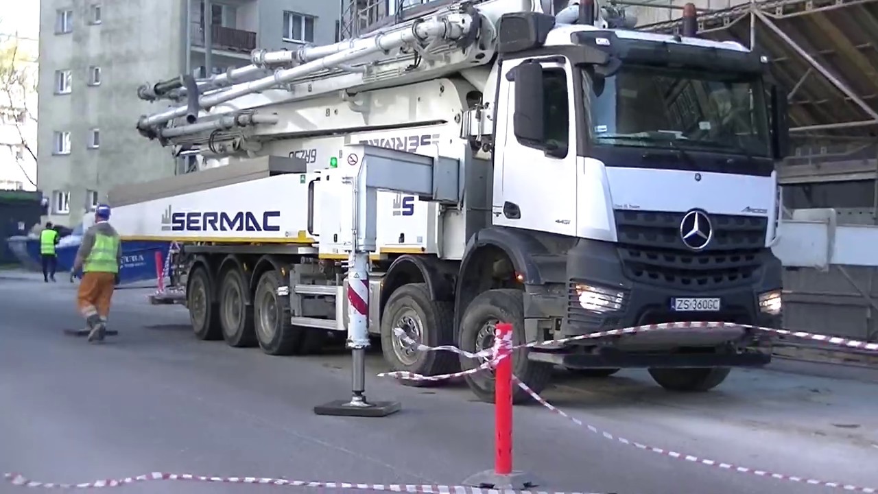 [Betonowóz]  Podawanie betonu na duże wysokości.  Hanza Hotel