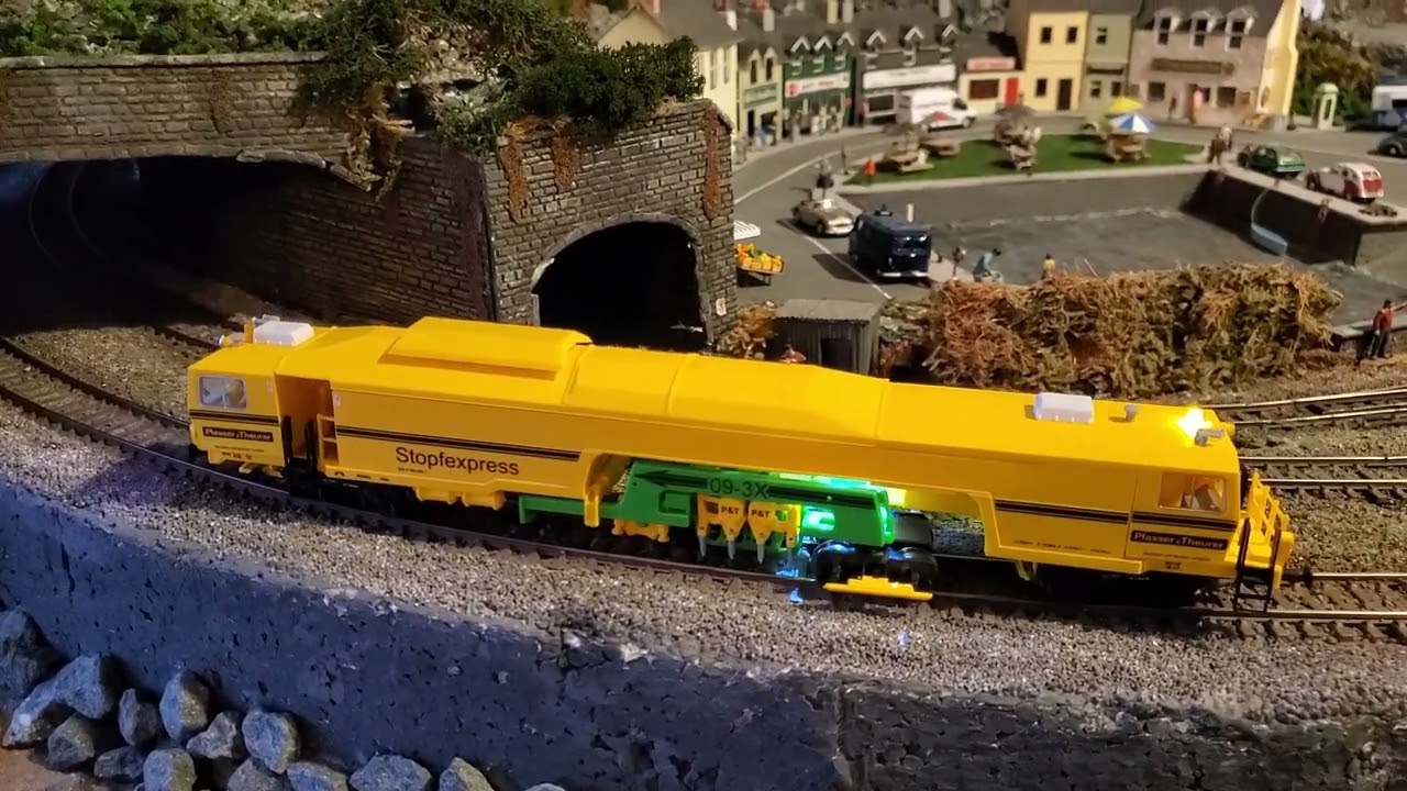 Irishrail Permanent Way working on Past-Avenue