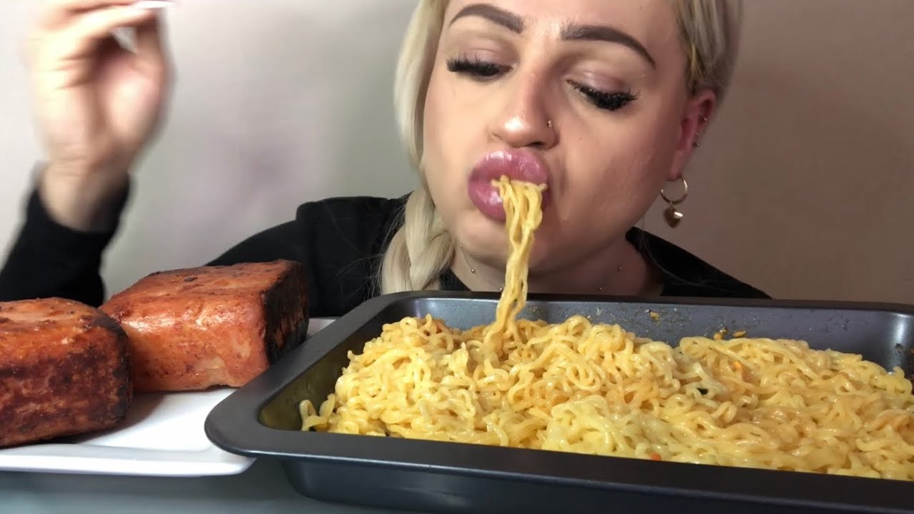HUGE BLOCK OF SPAM AND SPICY CHEESY NOODLES MUKBANG 먹방