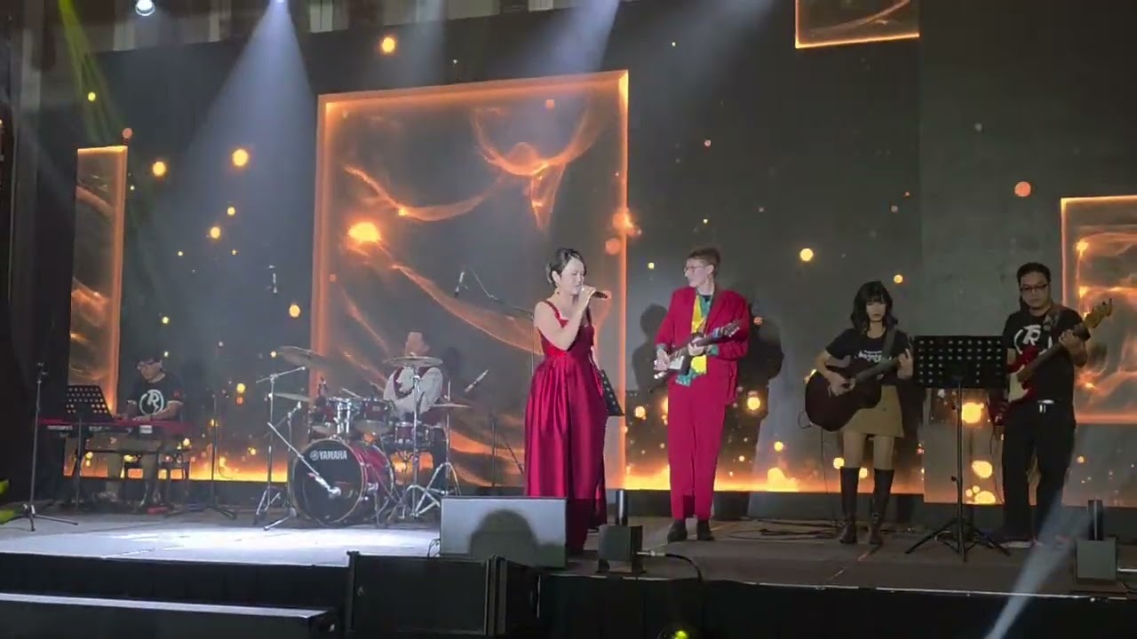 Try Everything by Shakira in Hanoi 