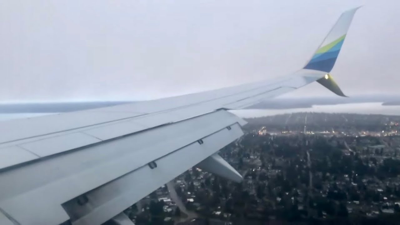 Overcast landing in Seattle - Alaska Airlines - Boeing 737-900