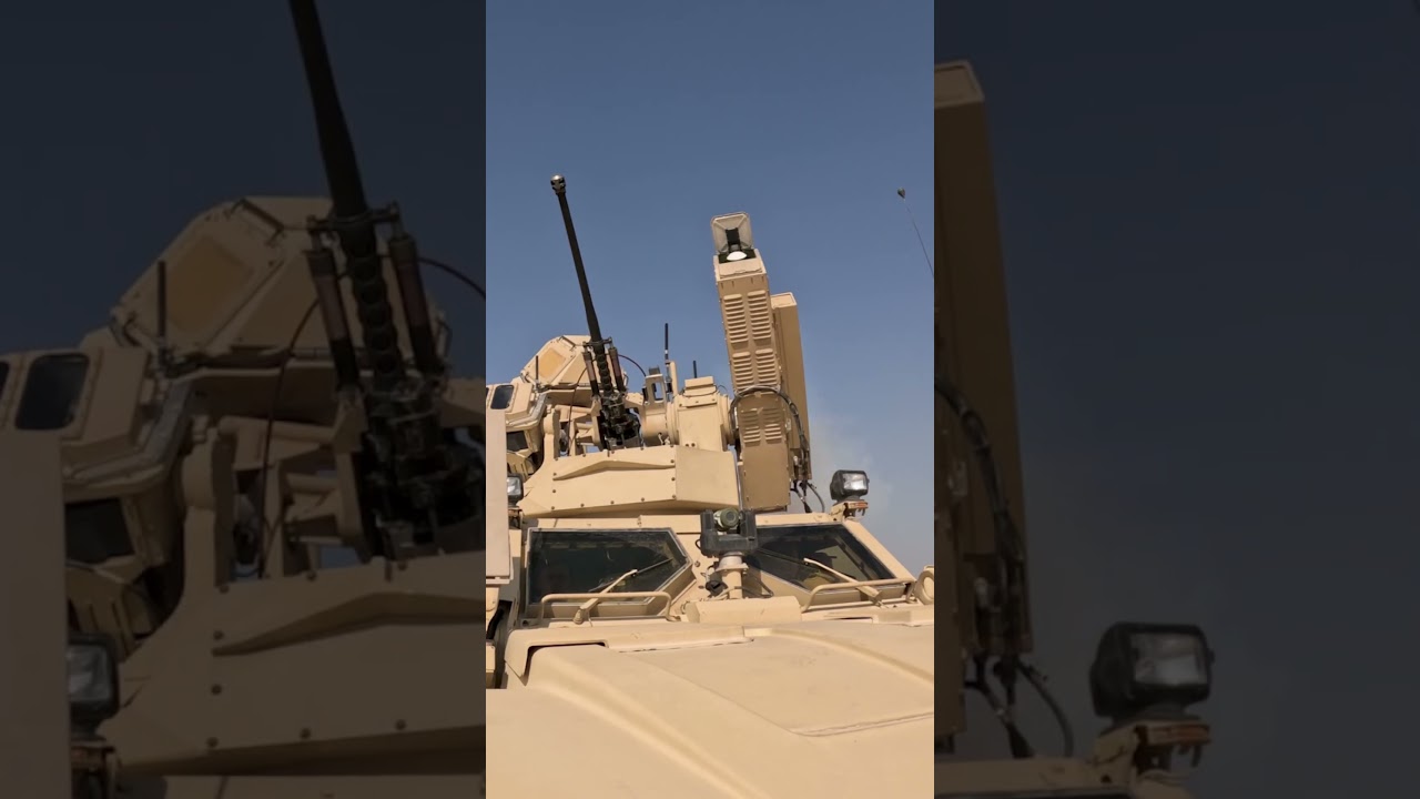 Бронемашина MRAP выпускает ракету и 30-мм снаряд по беспилотнику, используя систему M-LIDS, устан...